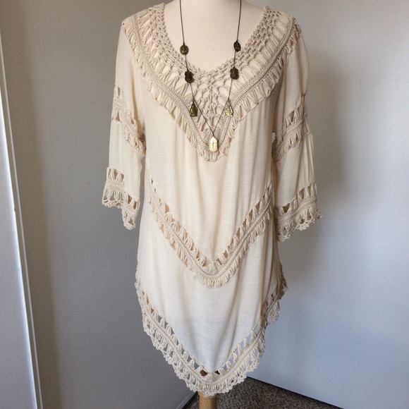 Andre Tops - 🍃Crochet Cream Tunic
